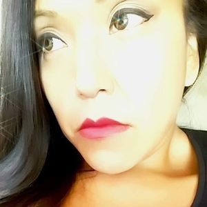 Meet your Posher, Flora